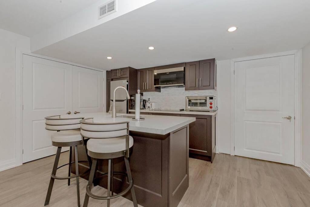 Luxury Basement Apartment In Όκβιλ Εξωτερικό φωτογραφία