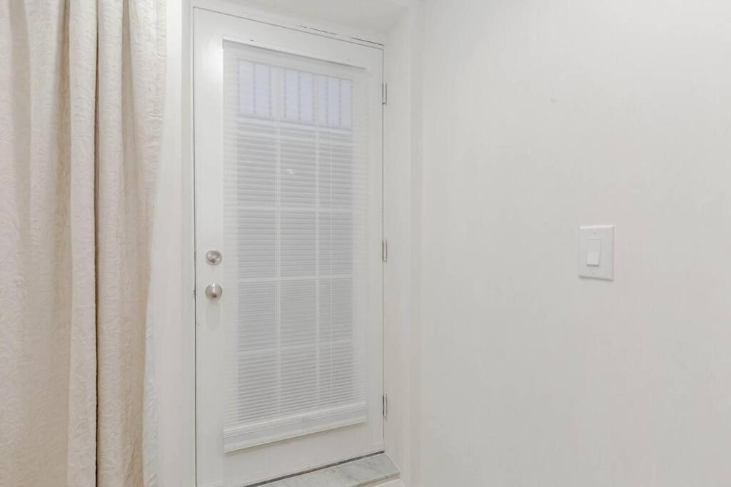 Luxury Basement Apartment In Όκβιλ Εξωτερικό φωτογραφία