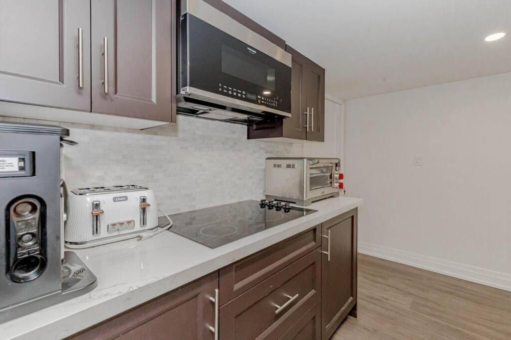 Luxury Basement Apartment In Όκβιλ Εξωτερικό φωτογραφία
