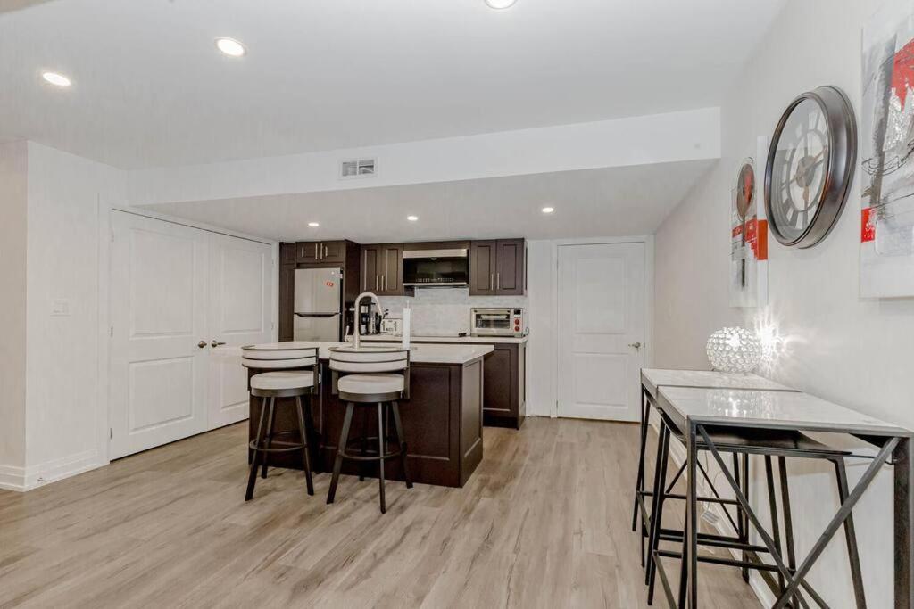 Luxury Basement Apartment In Όκβιλ Εξωτερικό φωτογραφία