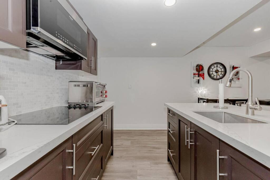 Luxury Basement Apartment In Όκβιλ Εξωτερικό φωτογραφία