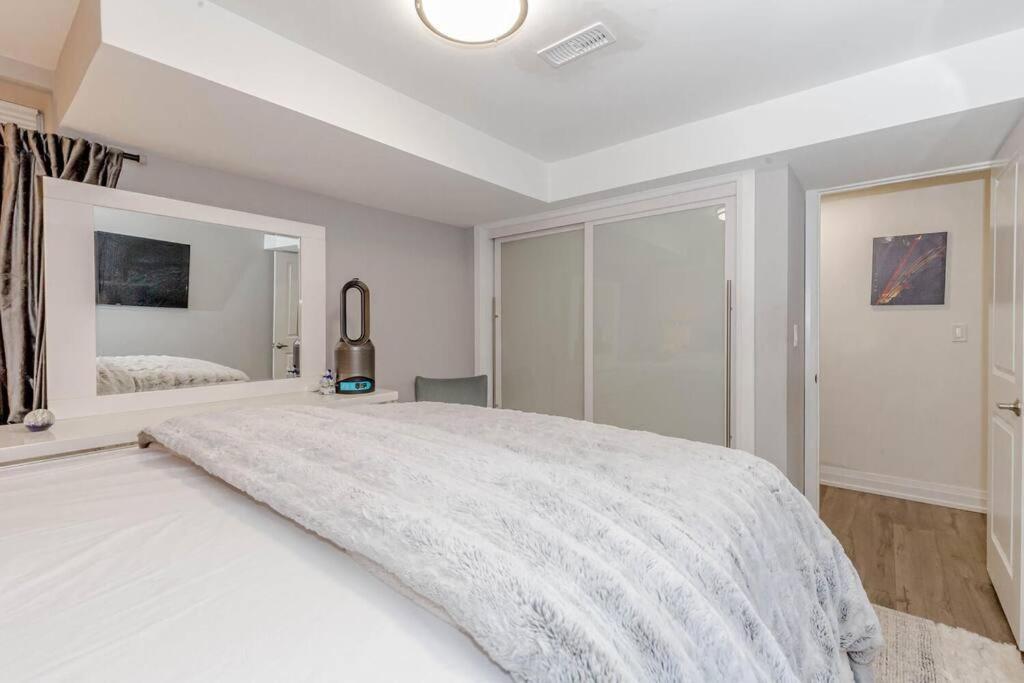 Luxury Basement Apartment In Όκβιλ Εξωτερικό φωτογραφία