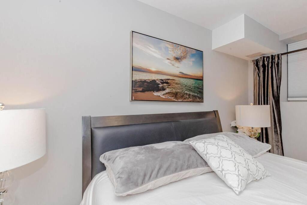 Luxury Basement Apartment In Όκβιλ Εξωτερικό φωτογραφία