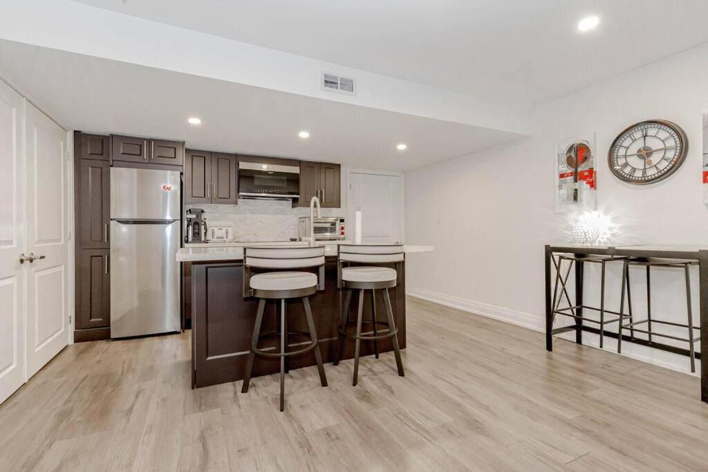 Luxury Basement Apartment In Όκβιλ Εξωτερικό φωτογραφία