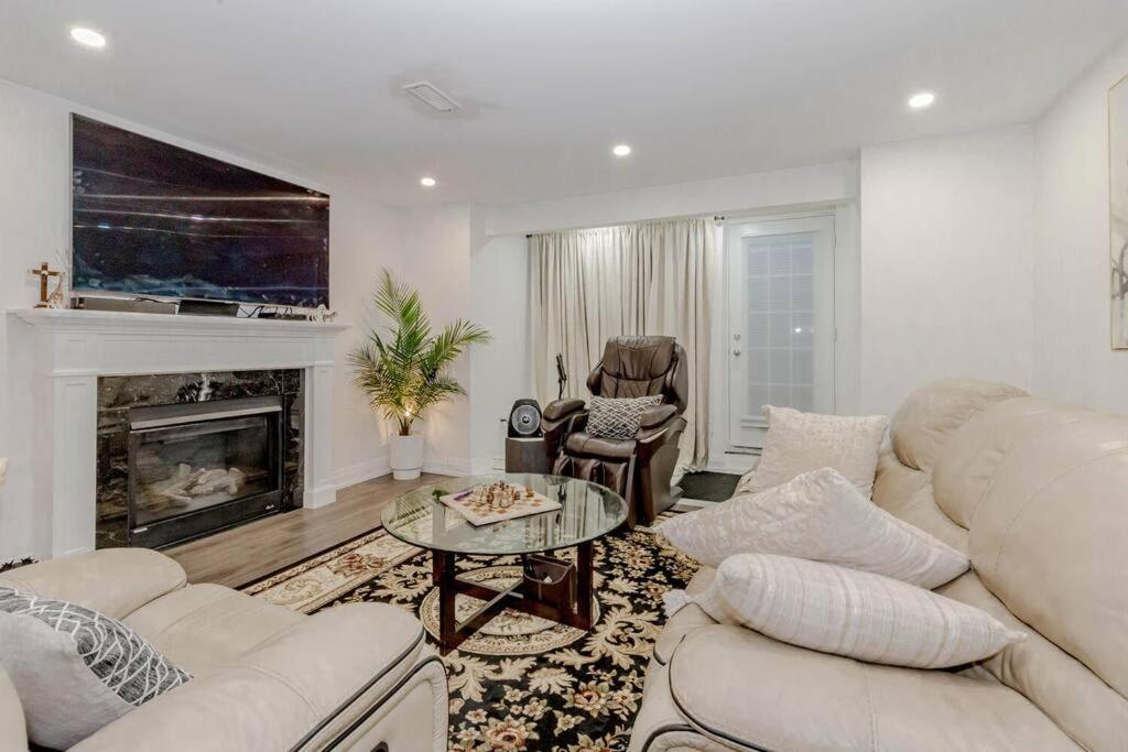 Luxury Basement Apartment In Όκβιλ Εξωτερικό φωτογραφία