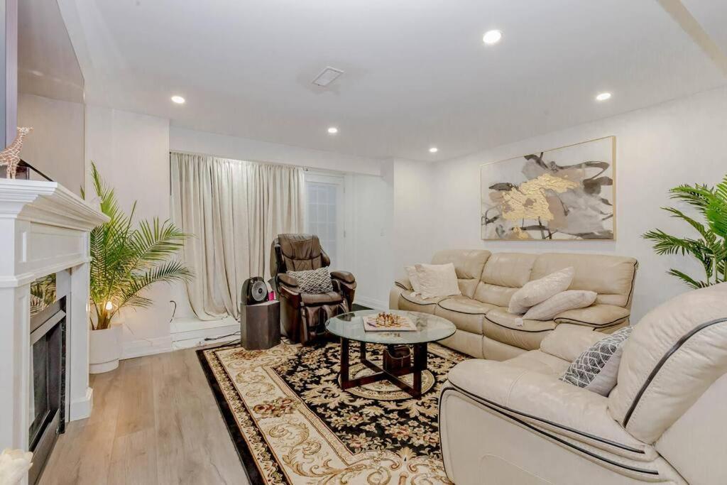 Luxury Basement Apartment In Όκβιλ Εξωτερικό φωτογραφία