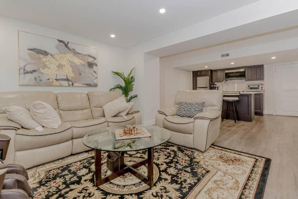 Luxury Basement Apartment In Όκβιλ Εξωτερικό φωτογραφία